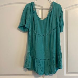 Cute Umgee top with ruffle peek-a boo sleeves.  Very good condition